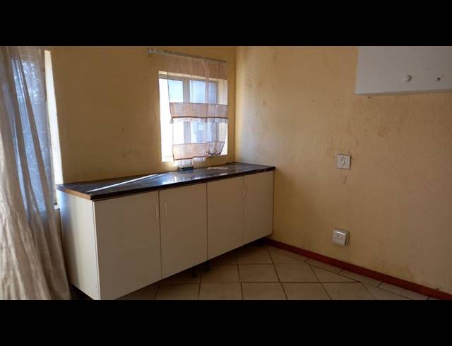 BUSINESS FOR SALE IN GOODWOOD CENTRAL